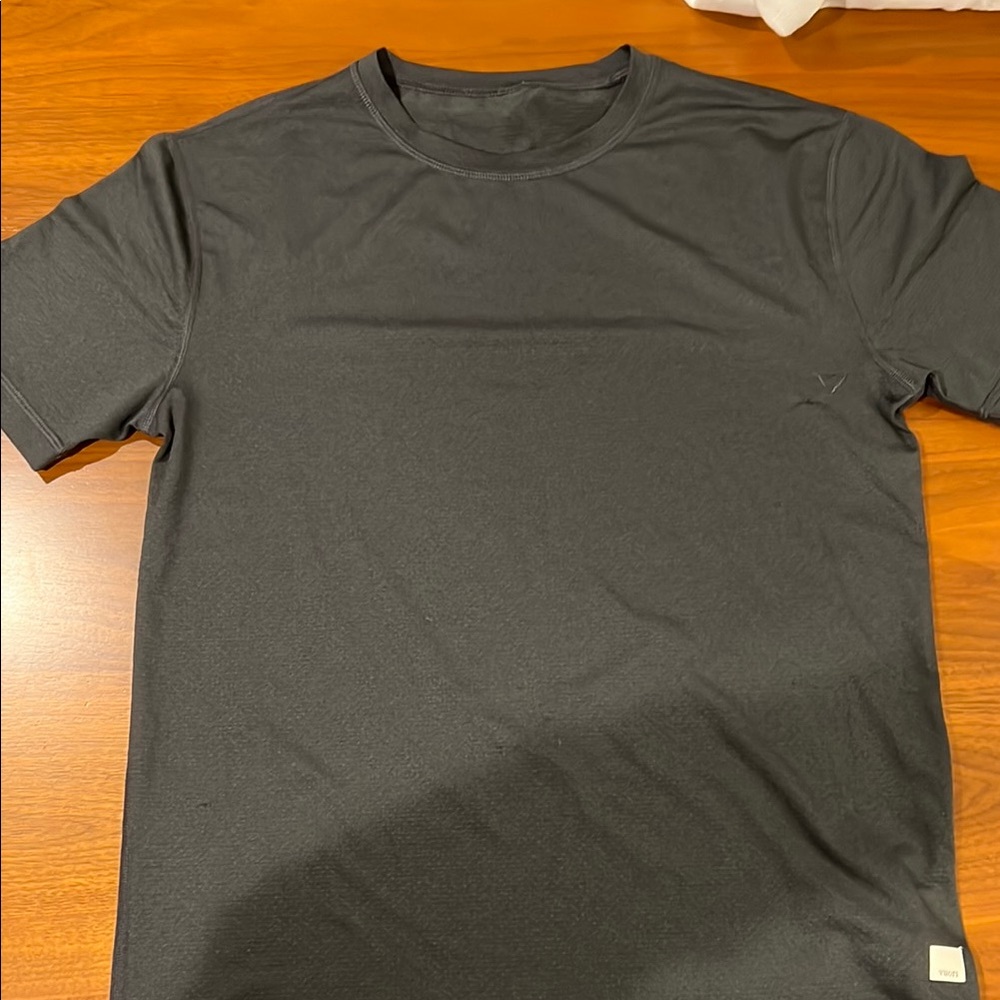 Vuori Men's S Black Workout T-Shirt